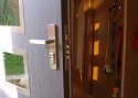 ADLO - Bezpečnostné Termo dvere LISBEO, presklené P554, povrch dverí G-781, nerez lišty