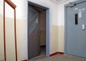ADLO - Bezpečnostné Termo dvere LISBEO, presklené dvere v spoločnom priestore bytového domu