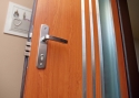 ADLO - Exteriérové Termo dvere Kasim, Presklené PS370, pancierové sklo Grepi, lišty Anticorro