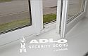 ADLO - Bezpečnostné okno, detail spodného uzamykania okna